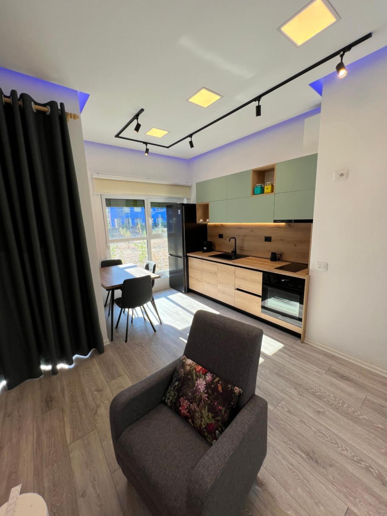 Sunflower Apartment Tirana Exterior foto