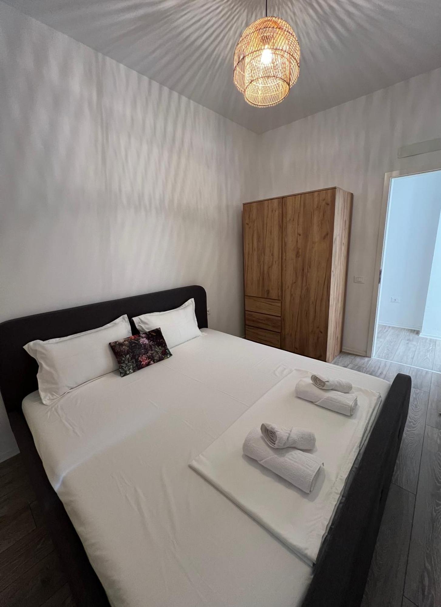 Sunflower Apartment Tirana Exterior foto